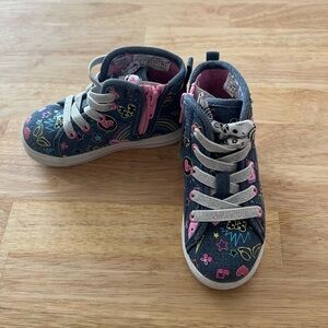 Disney Minnie Mouse Girls Zipper Close Sneakers, Size 7